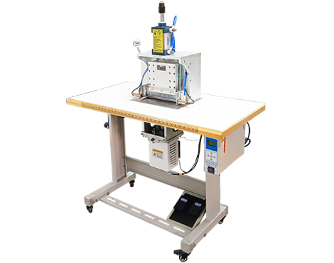 超聲波無(wú)痕服裝切布機(jī)